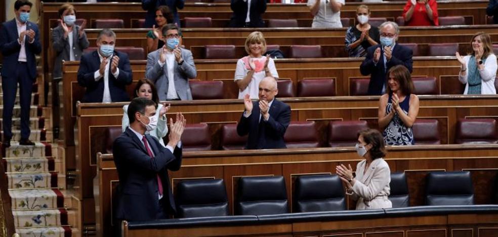 Casado acusa a Sánchez de haber sido el convidado de piedra en Bruselas