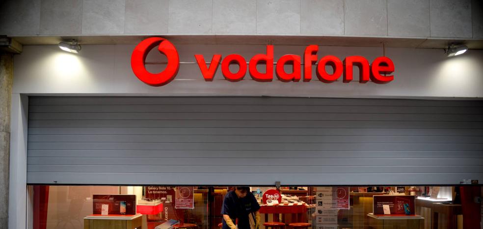 Vodafone gana clientes en España, pero reduce un 8% sus ingresos