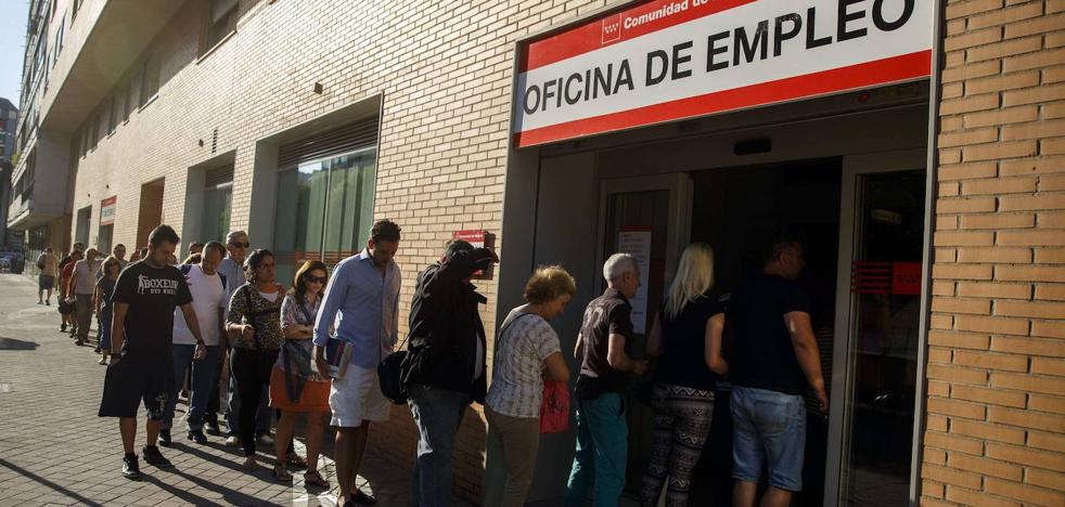 La tasa de paro salta al 15,33% tras destruirse un millón de empleos