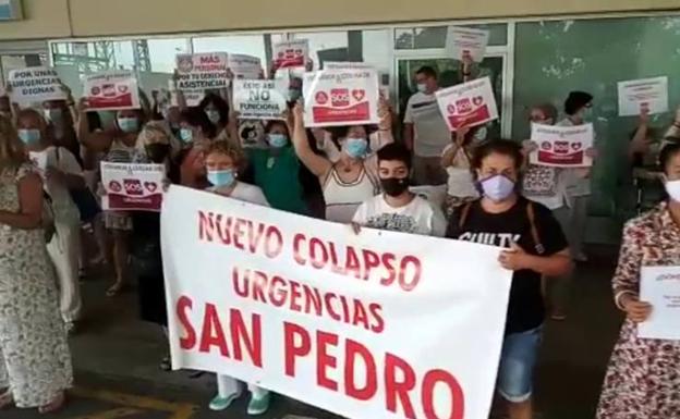 Los trabajadores de Urgencias no renuncian a seguir concentrándose por «un servicio digno»