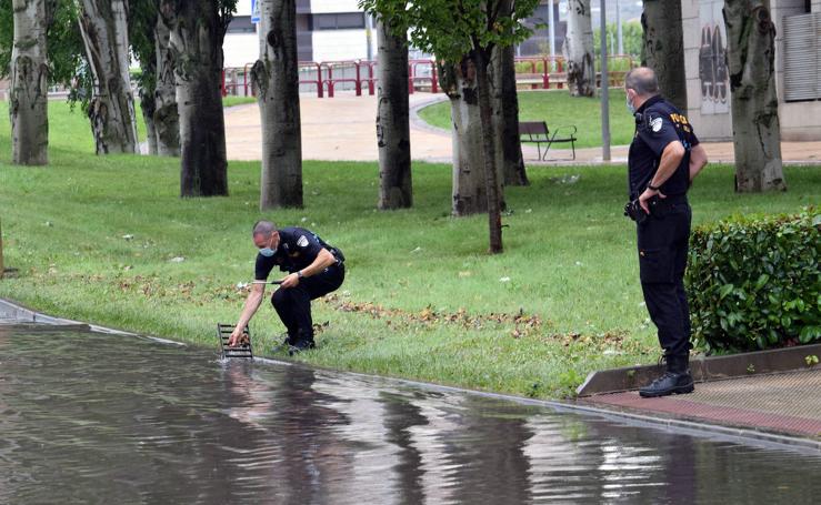 La tormenta ha provocado inundaciones en algunas calles de Logroño