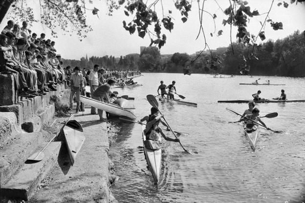 La Retina: piraguas en el embarcadero del río Ebro