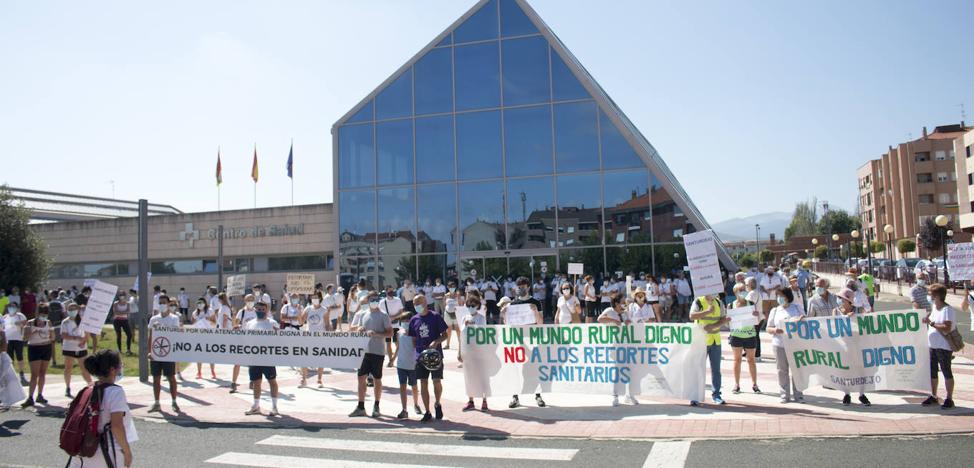 Unas 300 personas protestan contra los «recortes» sanitarios en Santurde, Santurdejo y Pazuengos