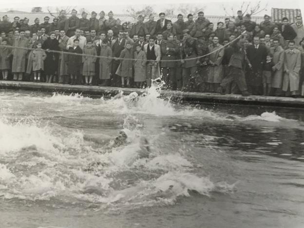 La Retina: prueba de natación, con 3 grados, en el Cuartel de Infantería