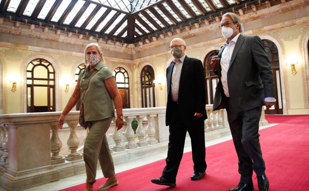 Tres expresidentes del Parlamento catalán piden el indulto para Forcadell