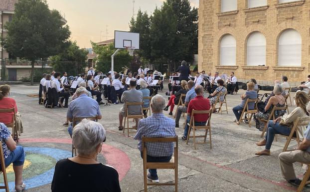 Nuevo concierto de la banda municipal de música en el colegio San Felices