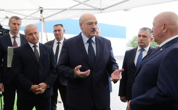 Lukashenko amenaza con responder a las sanciones europeas con un bloqueo