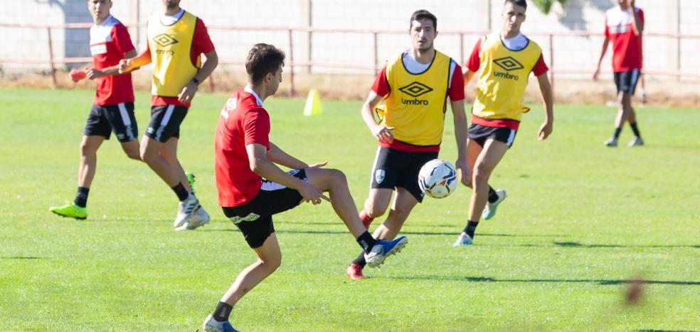 Un Athletic bajo mínimos prueba a una UD Logroñés en construcción