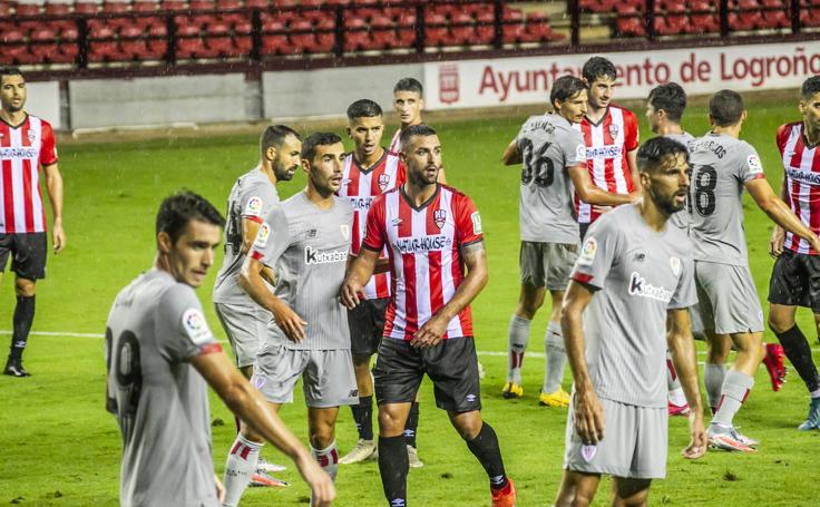 Las imágenes del partido entre la UD Logroñés y el Athletic