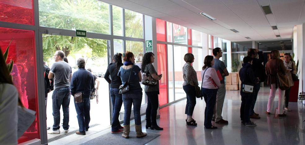 Exámenes en las Escuelas de Idiomas de La Rioja: espera en el patio y sin salir del aula entre pruebas