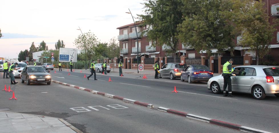 Más agentes, más carriles y menos atasco en el tercer día de confinamiento en Alfaro