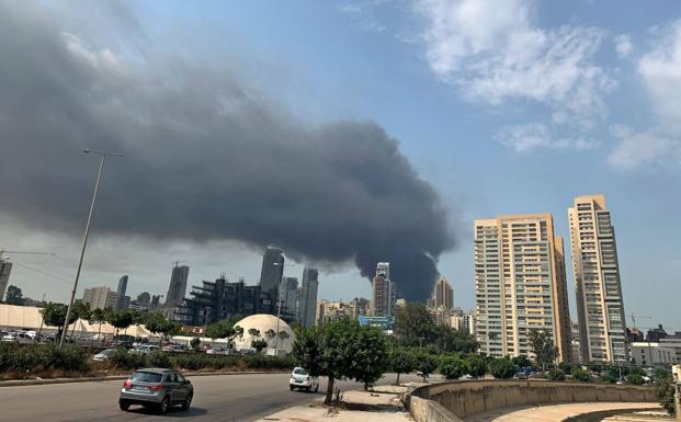 Un nuevo incendio en Beirut calcina toda la ayuda de la Cruz Roja