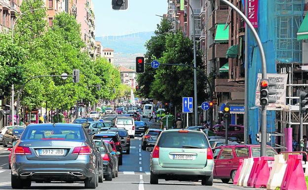 Los comerciantes de Vara de Rey exigen un estudio de alternativas para el futuro cruce