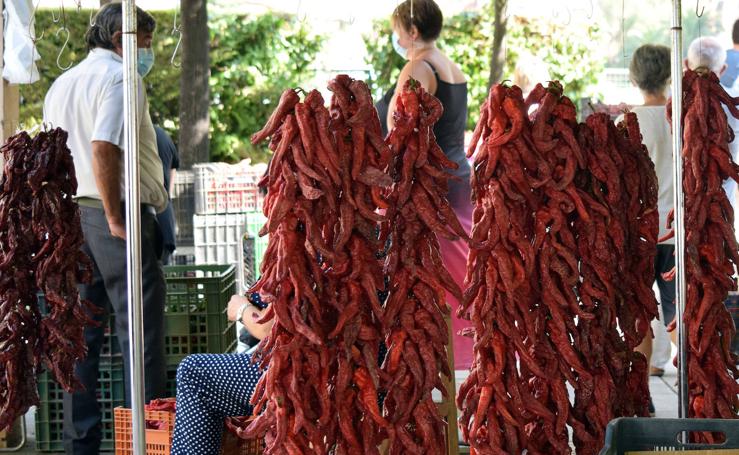 Un martes en el Mercado de los Pimientos de Logroño