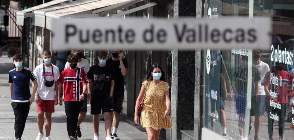 Ayuso aísla a 900.000 personas para tratar de atajar la gran crisis sanitaria de Madrid