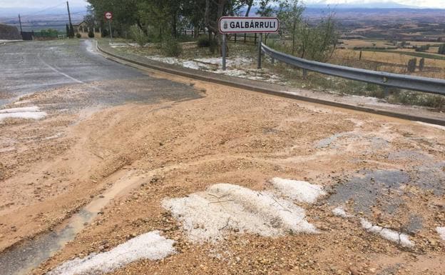 Una fuerte tormenta de granizo destroza huertas y viñas en Galbárruli