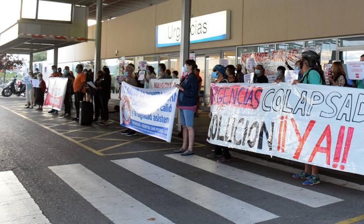 Urgencias se concentra de nuevo para seguir exigiendo más personal y mejoras en el servicio