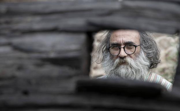 Roberto Pajares 'El Pájaro' expone su arte multidisciplinar en Viniegra de Abajo