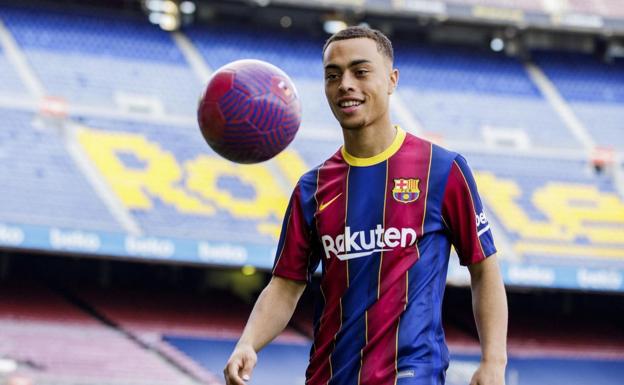 Sergiño Dest ya es el nuevo '2' del Barça