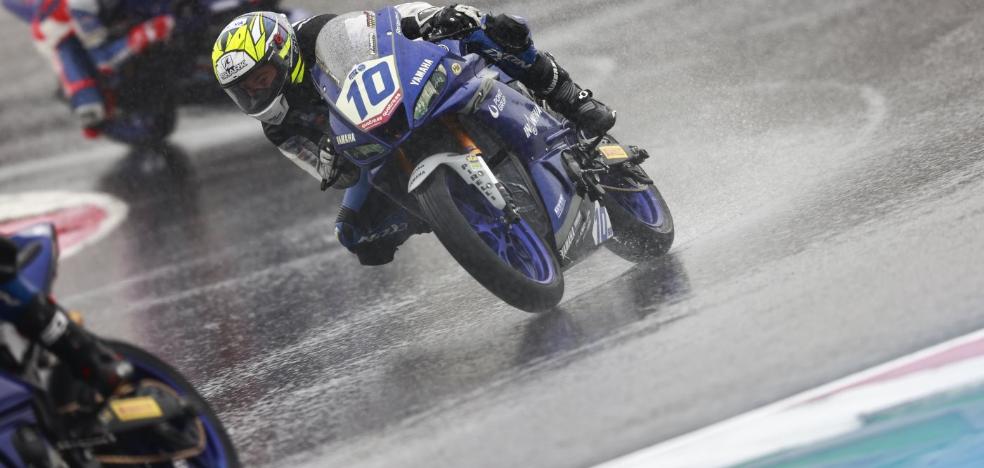 La lluvia aleja a Unai Orradre de la pelea en Magny-Cours