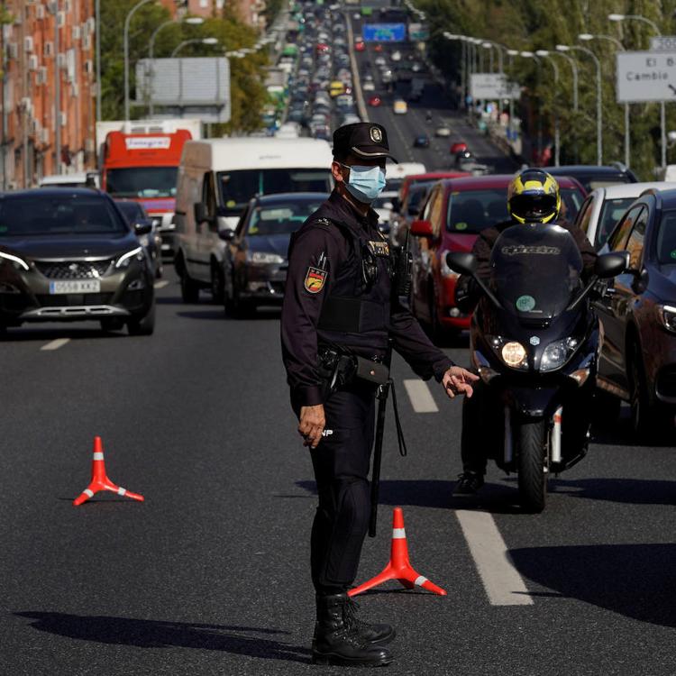 La 'operación jaula' causa atascos puntuales en las salidas de Madrid