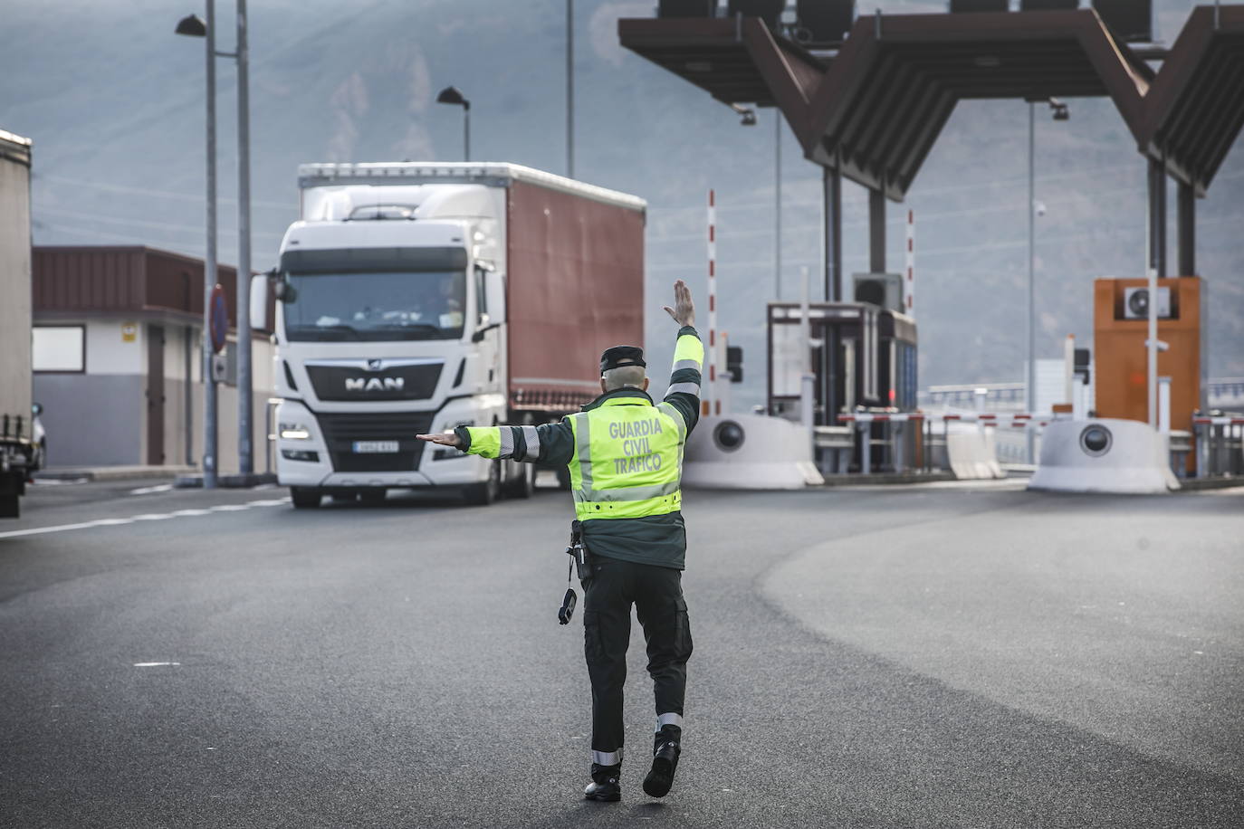 Tráfico inicia una campaña de control de camiones y autobuses en las carreteras riojanas