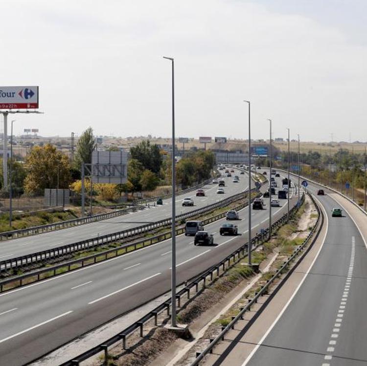 El tráfico en el Madrid confinado se desploma durante el puente