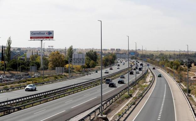 El tráfico en el Madrid confinado se desploma durante el puente