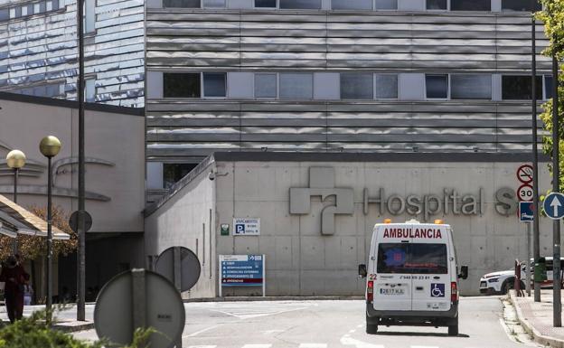 La CSIF denuncia que el hospital San Pedro tiene zonas sin mamparas contra el COVID