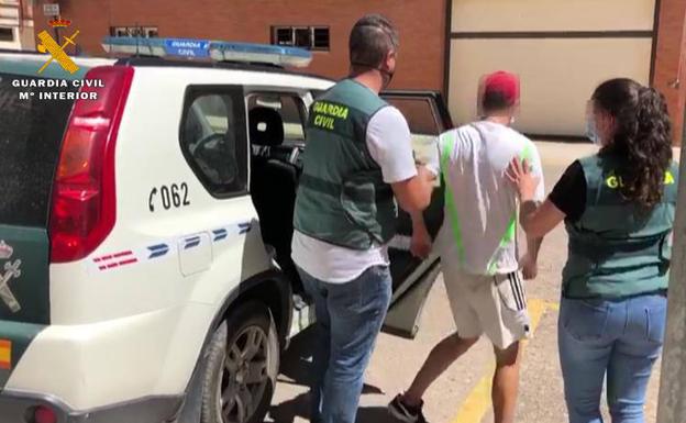 Detenido un ladrón que se escondía en la funda de un colchón