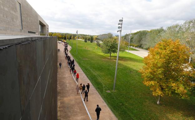 Salud realiza 800 test en Riojaforum y «cita para el sábado a los ciudadanos que no han accedido al recinto»