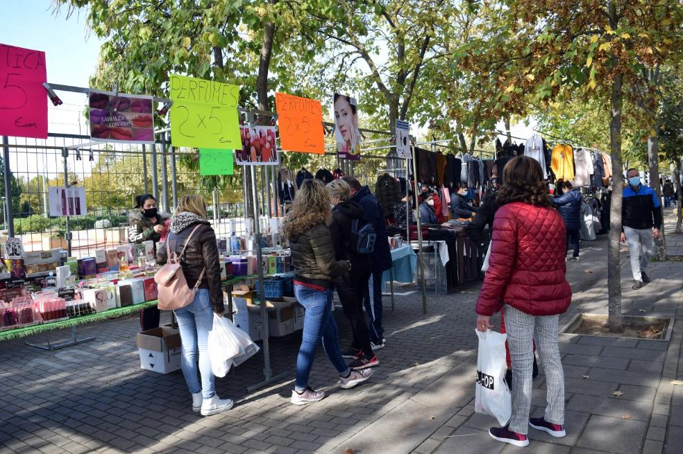 El mercadillo de Logroño resiste como puede