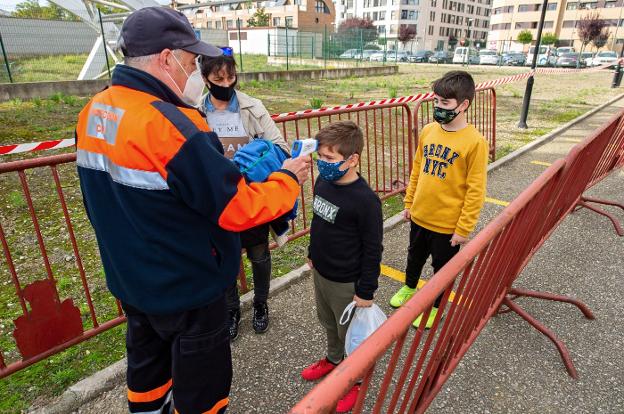 Medidas anti COVID en puerta