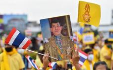 El rey de Tailandia se convierte en un incómodo huésped para Alemania