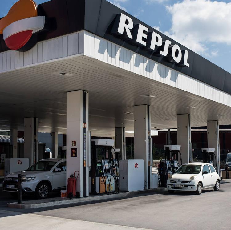 Repsol pierde 2.578 millones por el impacto de la covid-19