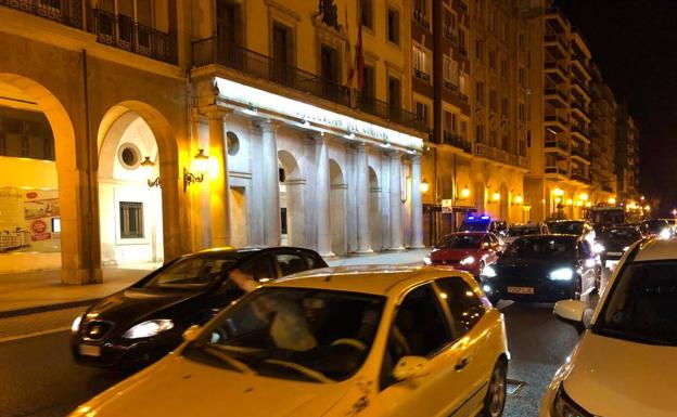 Los hosteleros protestan en Logroño a golpe de claxon: «Queremos trabajar»