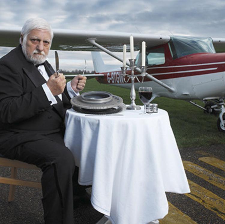 El hombre que se comió una avioneta y otras dietas poco recomendables