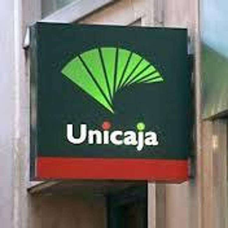 Unicaja reduce su beneficio a la mitad por las mayores provisiones