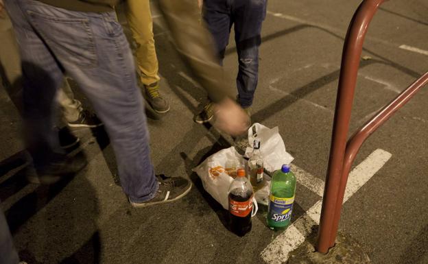 Logroño aprueba provisionalmente la modificación de la ordenanza que prohibirá la práctica del 'botellón'