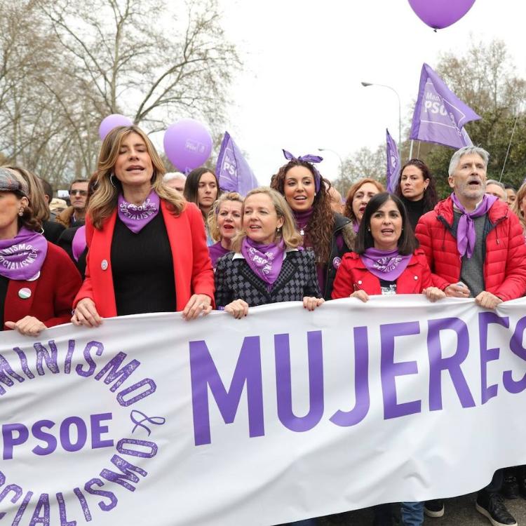 El feminismo acusa al Gobierno de «conducta coactiva» por la Ley Trans