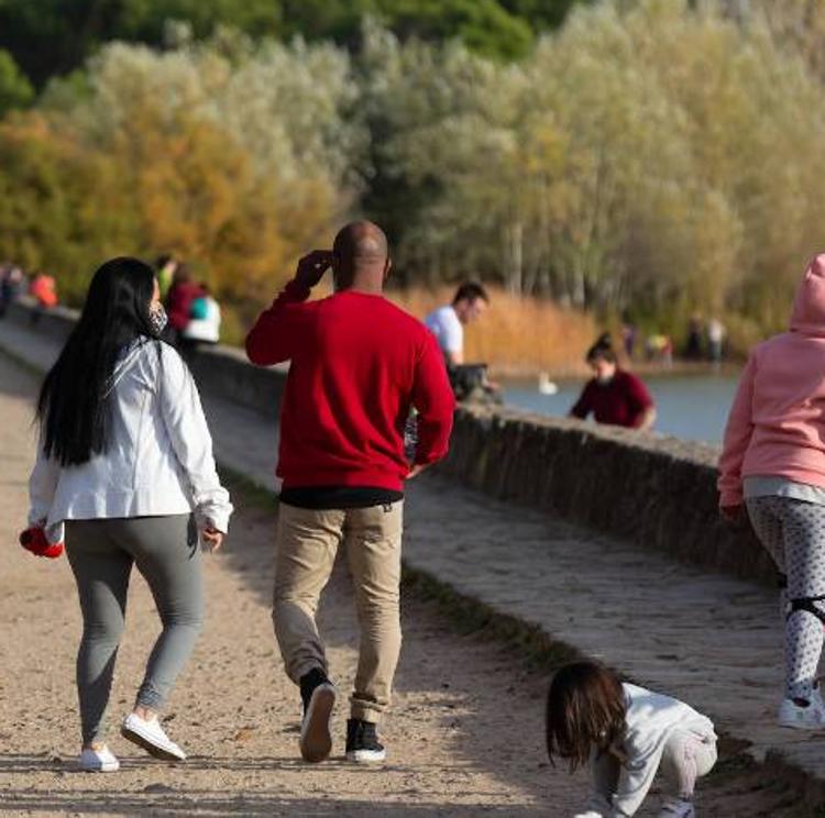 Tres fallecidos en La Rioja, los casos activos disparados y 249 positivos más