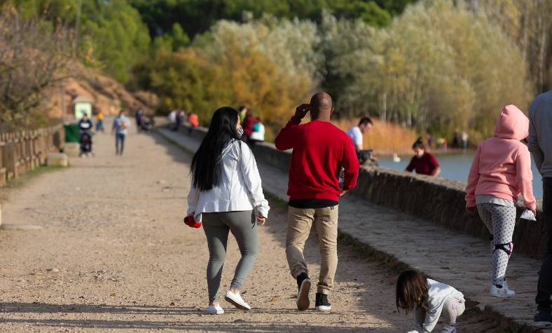 Tres fallecidos en La Rioja, los casos activos disparados y 249 positivos más