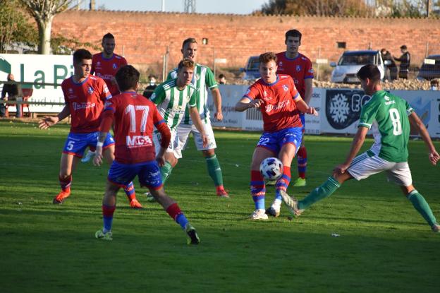 Empate en el primer partido con público disputado en Pradejón