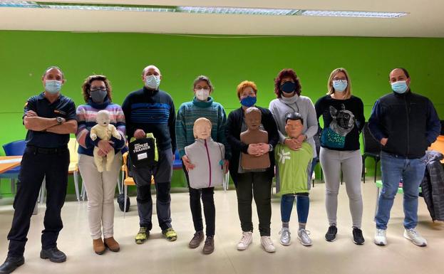 Formación en el uso de desfibriladores en Alcanadre