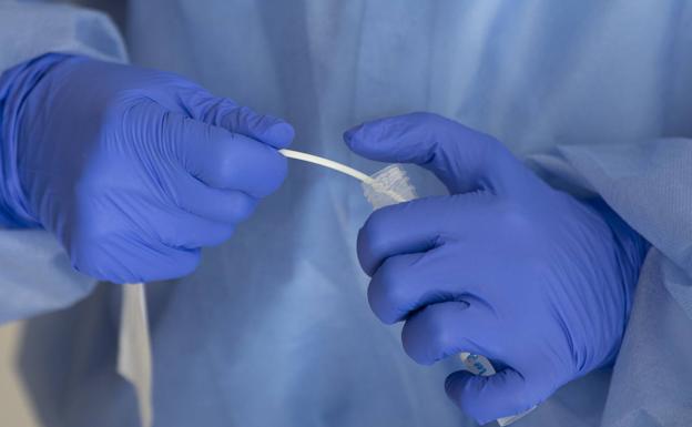 Luces y sombras: La Rioja suma 'solo' 76 positivos nuevos, pero registra tres muertes y marca un récord en la UCI