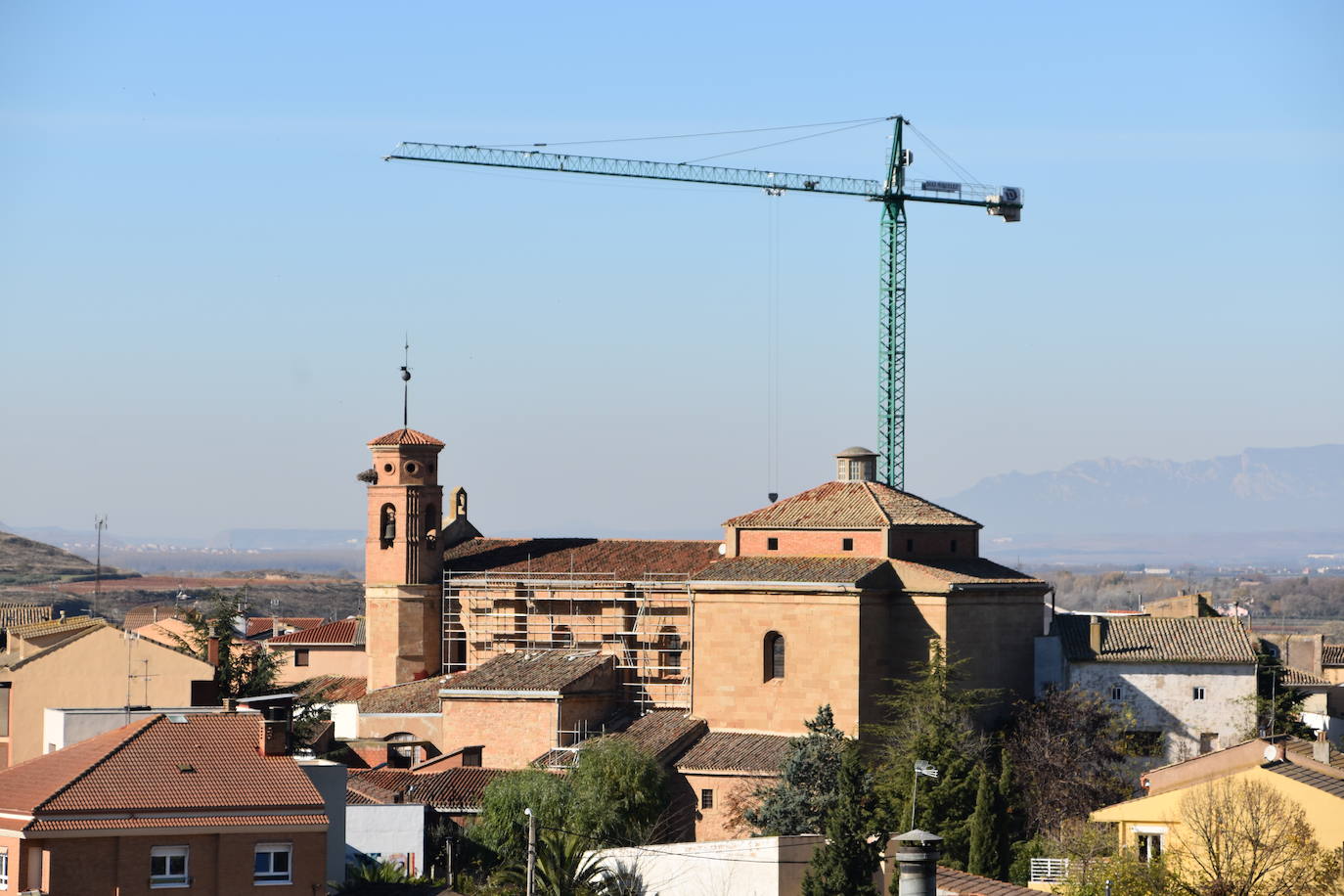 Comienzan las obras en la cubierta de la parroquia de Alcanadre