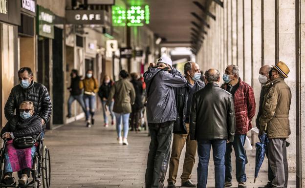 Los casos activos suben a 1.316 en una jornada sin fallecidos, pero con más ingresos en UCI