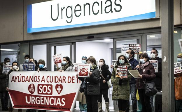 Urgencias: «Han dejado las cosas a medias, se han olvidado de las personas»