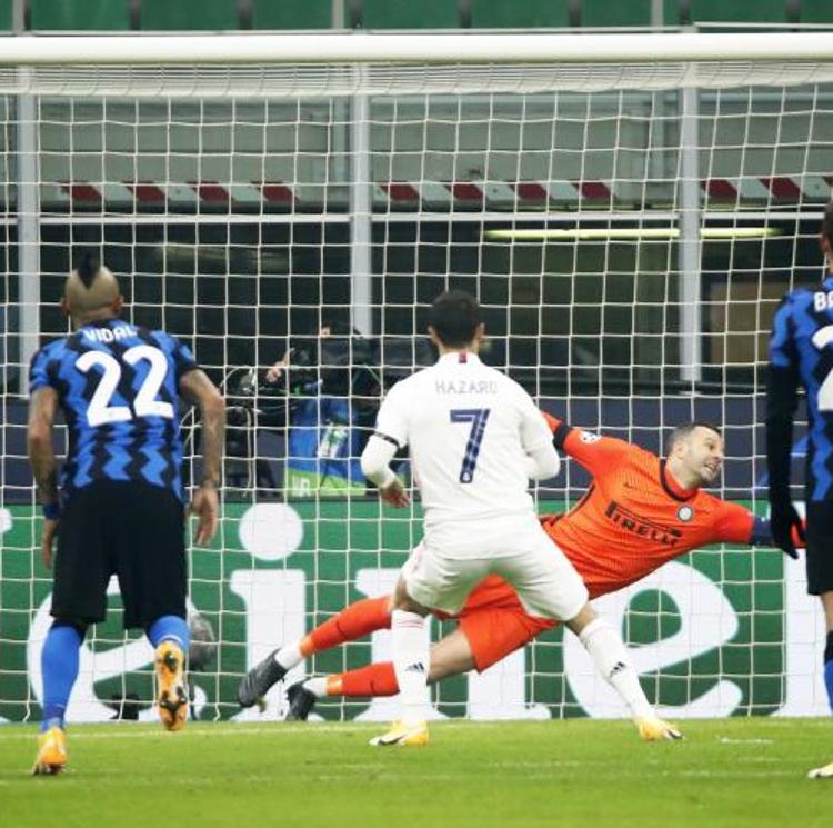 El Real Madrid tira de raza en San Siro