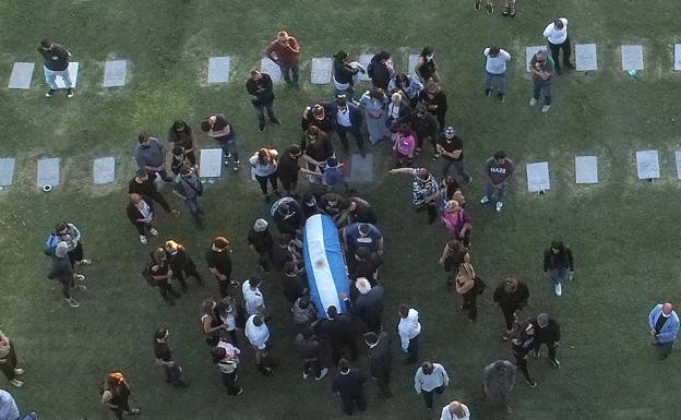 Maradona descansa en paz junto a sus padres